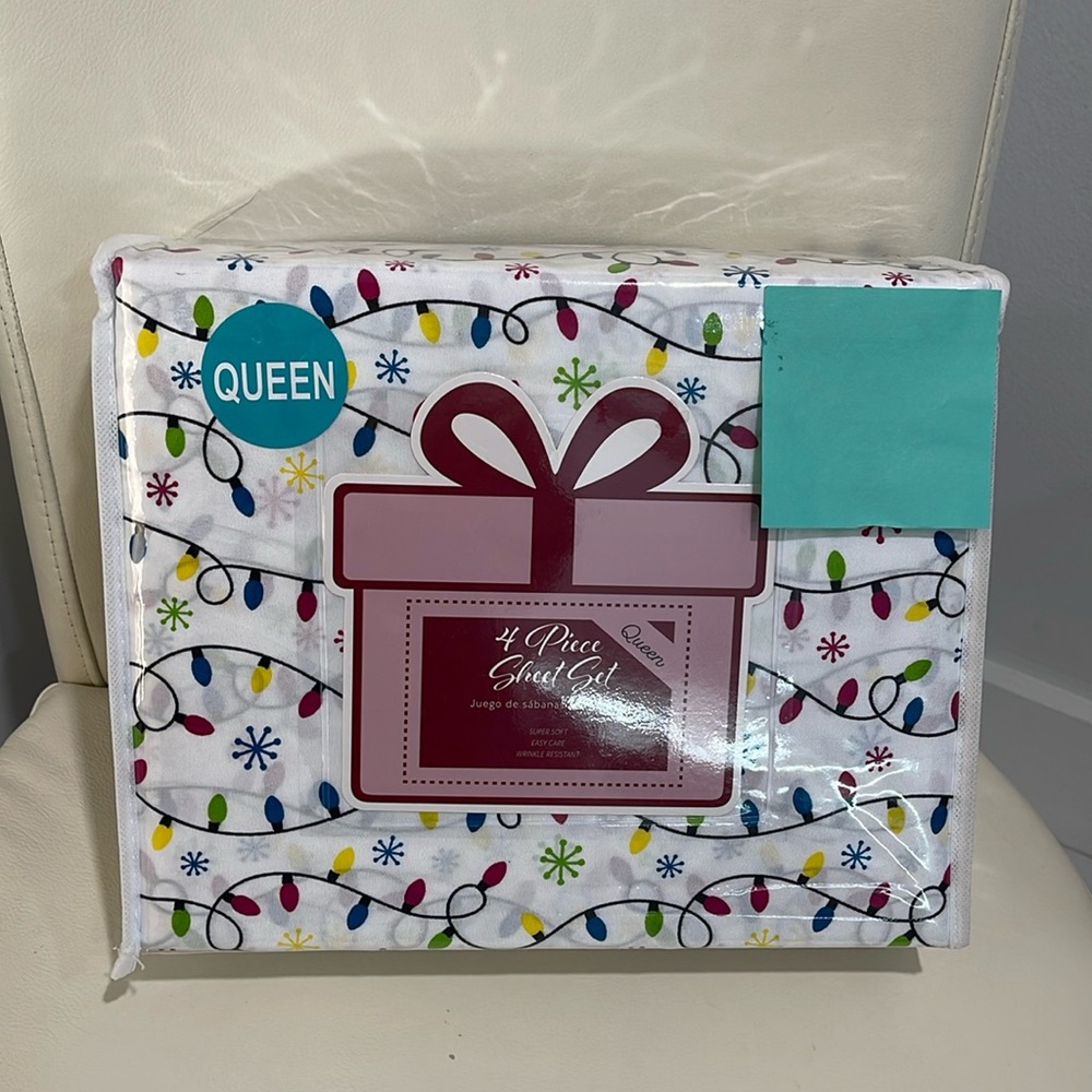 Christmas White/Red/Green Multi Color Strings of Lights QUEEN Sheet Set
